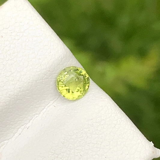 Peridot - 0.585 CT