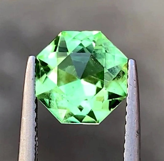 Peridot - 2.55 CT